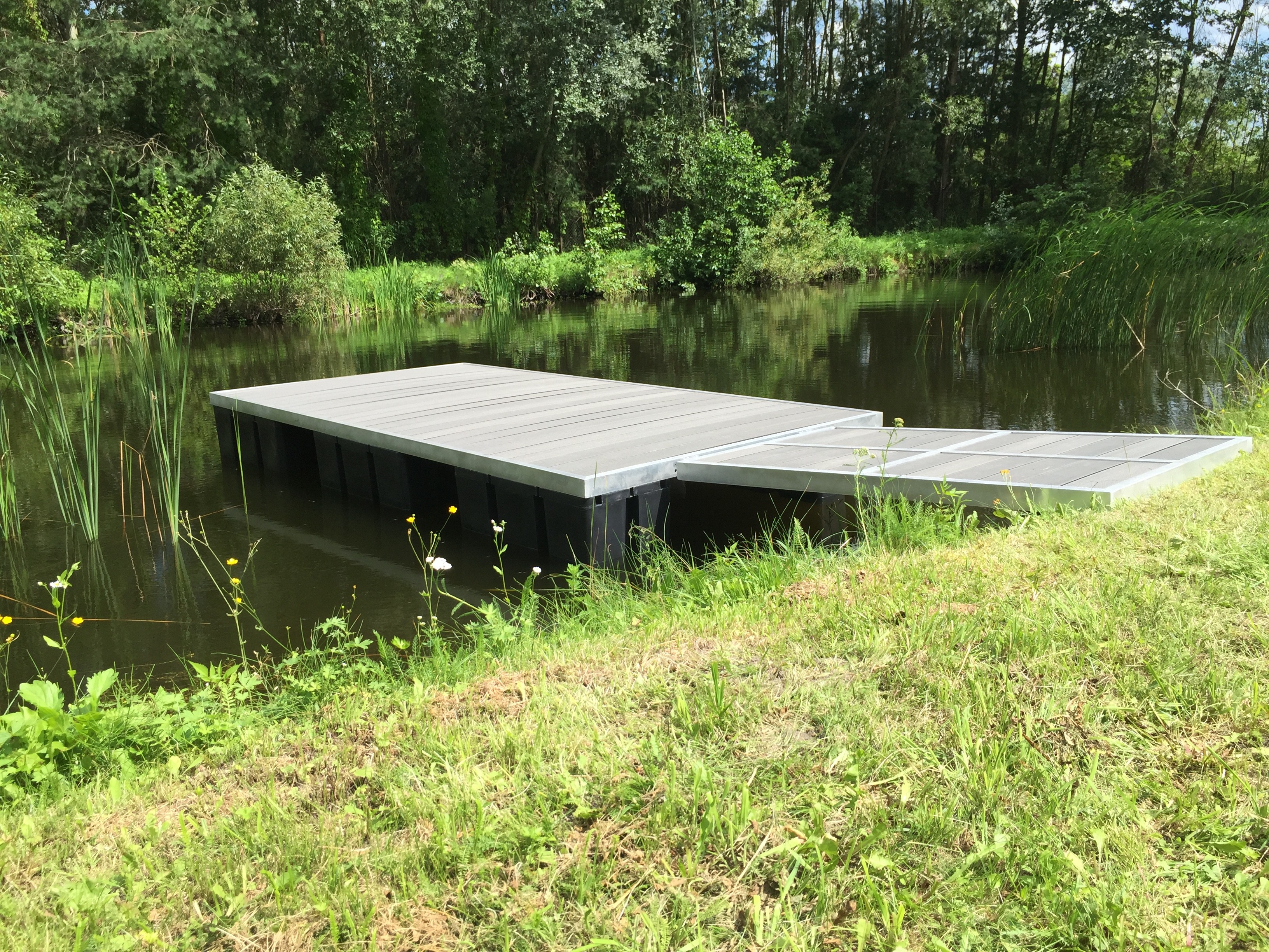 Floats for the construction of platforms