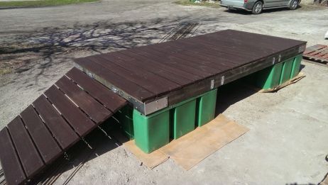 Platform float (green)